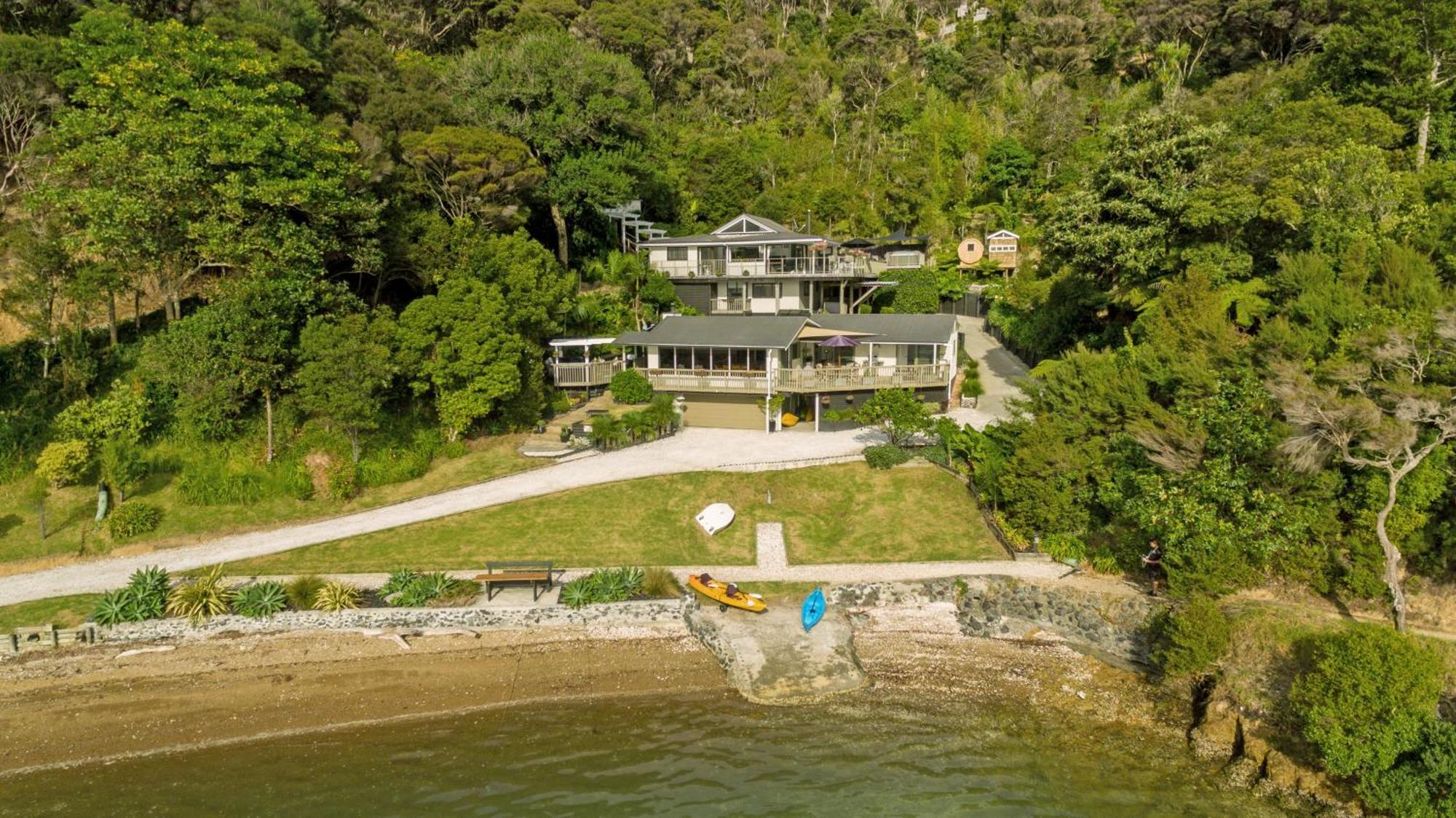 Water's Edge Holiday home *